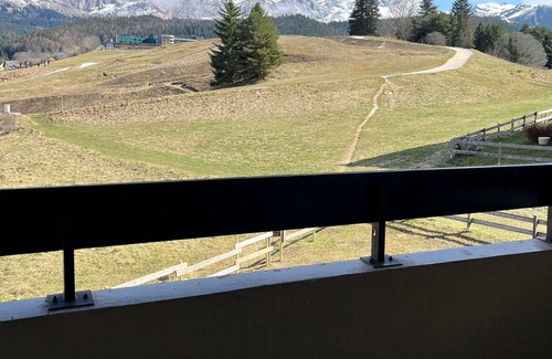 Villard-de-Lans Apartment | Cozy Mountain Retreat with Balcony, Near Ski Slopes & Free Shuttle - Villard-de-Lans