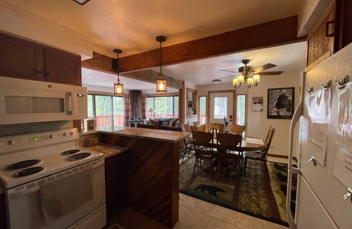 Saint Mary's Cabin | Cozy Mountain Retreat