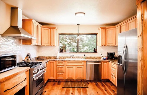Ridgway House | Cozy mountain retreat minutes from Downtown Ouray!
