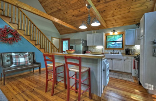 Walnut Mountain House | Cozy Mountain Retreat with Hot Tub, Wifi, and Community Amenities!