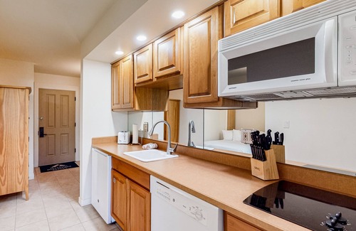 Bend Condo | Cozy mountain studio near skiing & town with fast WiFi, shared pools, & patio