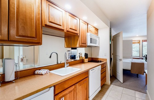 Bend Condo | Cozy mountain studio near skiing & town with fast WiFi, shared pools, & patio