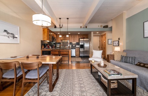 Steamboat Springs Condo | Cozy Mountain Retreat W/Hot Tub, Pool, Open Floor Plan, & Easy Hike/Bike In & Out Access to Trails!