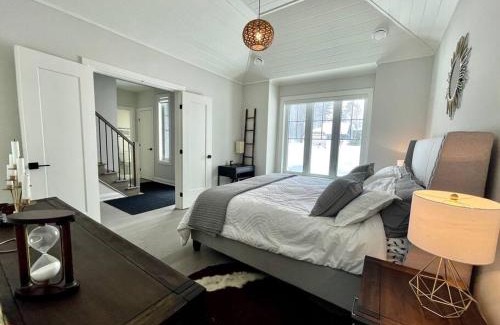 Minett Ski Chalet | Cozy Muskoka 4-bedroom cottage on Lake Rosseau