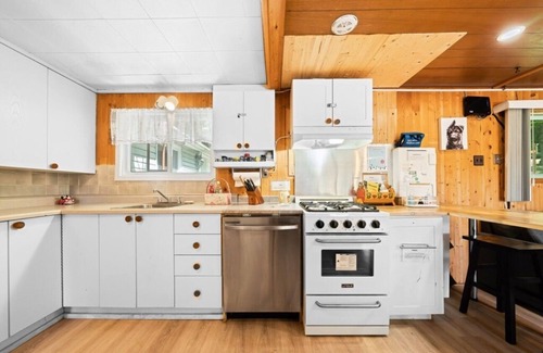 Bracebridge Cottage | Cozy Muskoka cottage