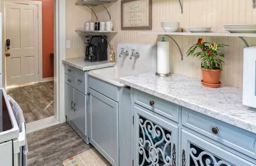 Naples House | Cozy Naples School House. Book your Finger Lakes retreat today! Skiing,WineTrail