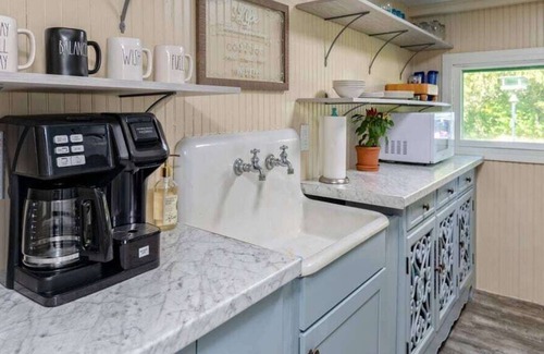 Naples House | Cozy Naples School House. Book your Finger Lakes retreat today! Skiing,WineTrail