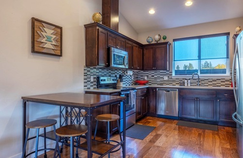 Hood River House | Cozy, Near Downtown, Height of Hood River