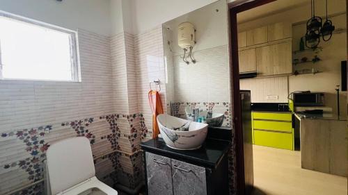 Kolkata Apartment | Cozy nest with sky view
