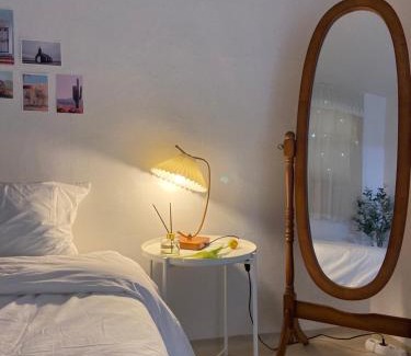 Gwanak-gu Apartment | Cozy Netflix Property