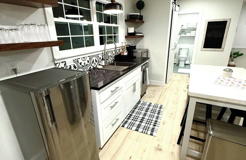 Bartlesville Apartment | Cozy, new and modern guesthouse. Don’t get a hotel, get a VILLA!