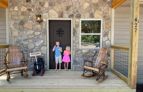 Gatlinburg - Pigeon Forge Cabin | Cozy New Cabin in Gatlinburg-Gameroom/Hottub/Private-1 mile to Rocky Top Sports