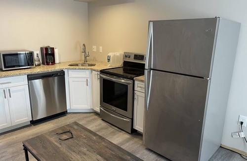 Southern Coast Apartment | Cozy new efficiency close to beach and shopping