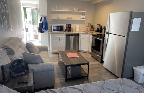 Southern Coast Apartment | Cozy new efficiency close to beach and shopping