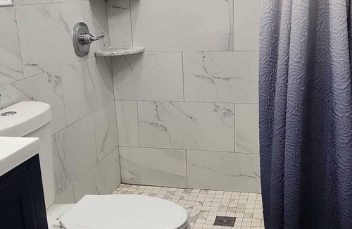 Selden Apartment | Cozy new one bedroom apartment - free parking