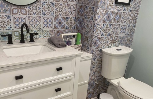Sarnia House | Cozy new studio - 5 mins from Lake Huron beaches