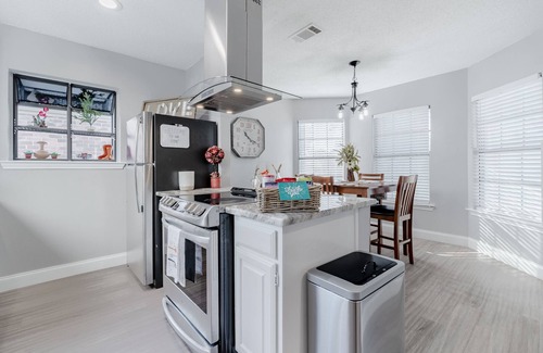 Lewisville House | Cozy Newly Renovated Entire Residential Home