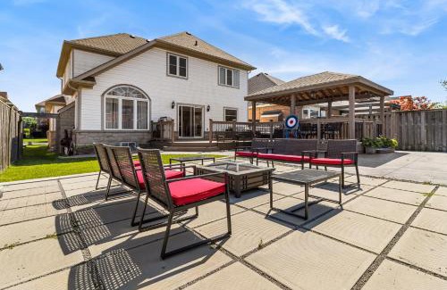 Glendale House | Cozy Niagara Retreat Near Wineries & Falls