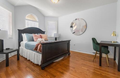 Glendale House | Cozy Niagara Retreat Near Wineries & Falls