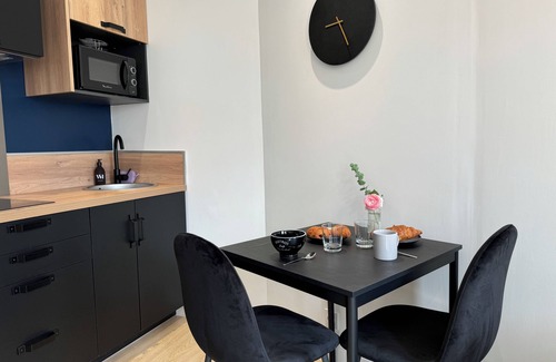 Centre Ville Apartment | Cozy Niort Royal Navy - Charmant studio dans un bel immeuble