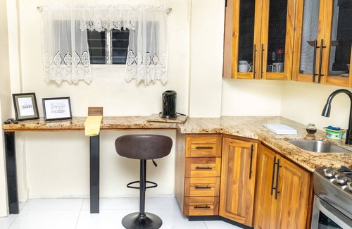 Port of Spain Apartment | Cozy Nook nestled in the Santa Cruz Valley. nQueen sized bed Hot and cold shower
