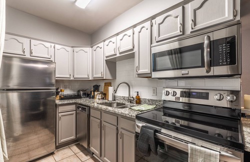 South Side Flats Apartment | ⁂ Cozy Nook off Carson - Free Parking & Private Entry ⁂