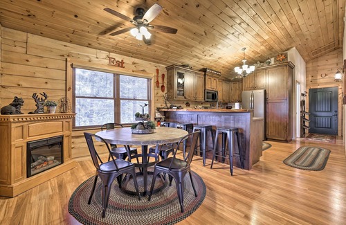 Duck Creek Village Cabin | Cozy 'Nora's Hideaway' - Charming, Quiet Log Cabin