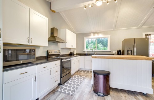 North Bend House | Cozy North Bend Getaway Near Dunes + Ocean!