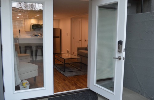 Crown Hill Apartment | Cozy North Seattle 1-Bedroom with Private Patio for Long Term Stays 30 days +