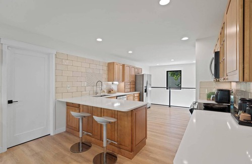 Columbia House | Cozy north side gem in Woodridge