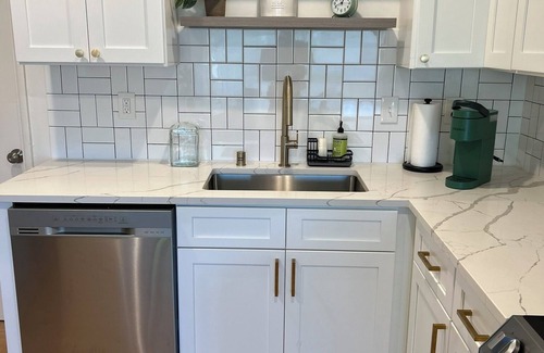 West End House | Cozy North Tacoma Guest Suite - close to beaches, parks & mountains
