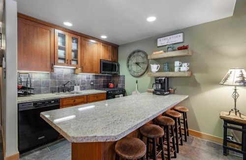 Truckee Apartment | Cozy Northstar Village Condo Walk to Lifts 2 Full BA Excellent Location