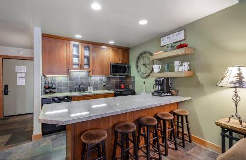 Truckee Apartment | Cozy Northstar Village Condo Walk to Lifts 2 Full BA Excellent Location