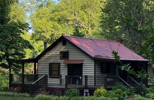 Choestoe Cabin | Cozy Nottely River Cabin. Close to lake, hiking trails, and Vogel State Park.