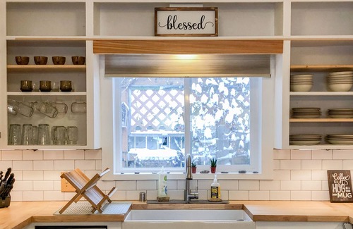 Monroe House | Cozy NW inspired home. Walking distance to parks, food, coffee shops, breweries!
