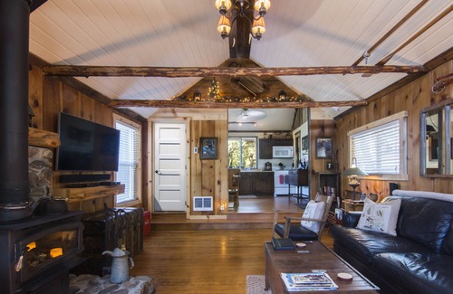 Pine Cove Cabin | "Cozy Oaks Cabin" Peaceful Mountain Getaway, Charming & Romantic! Trail Pass.