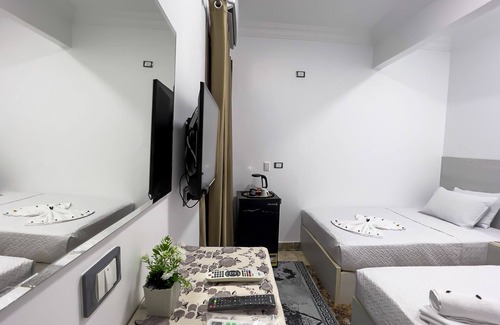 Bulaq ad Dakrur Hotel | cozy oasis by the pyramids. Welcome to Alaska Pyramids view!