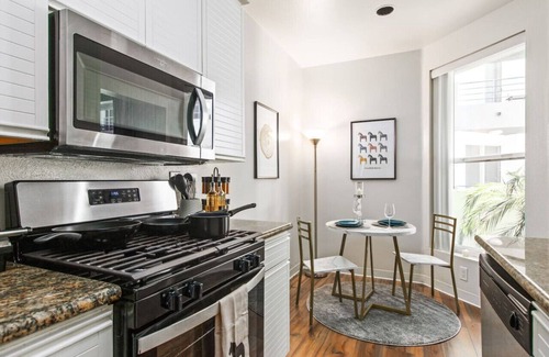 Del Rey Apartment | Cozy Oasis in Marina Del Rey