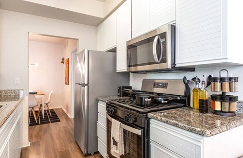 Del Rey Apartment | Cozy Oasis in Marina Del Rey