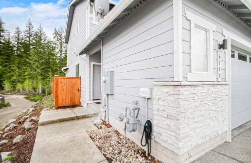 Port Orchard Apartment | Cozy Oasis in Port Orchard - Private 1BR Suite with Trails