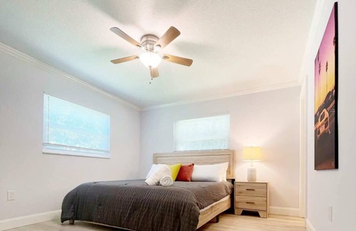 Ocala House | ☀︎ Cozy Ocala Retreat ☀︎ 4 BDR Home 5 min to DnTwn