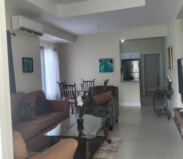 Lucea House | Cozy Ocean Home Jamaica