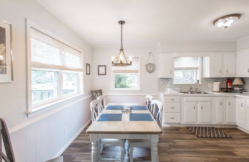 Northeast Virginia Beach House | Cozy Ocean Side Beach Cottage at Fantastic Location North End of Virginia Beach