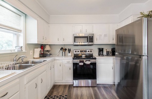 Northeast Virginia Beach House | Cozy Ocean Side Beach Cottage at Fantastic Location North End of Virginia Beach