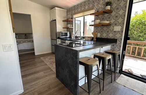 Pacific Palisades House | Cozy ocean view mobile home in amazing Pacific Palisades with AC, WiFi & Laundry