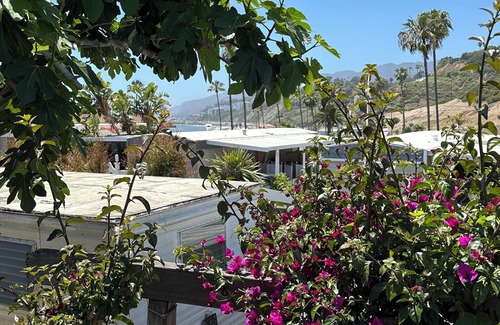 Pacific Palisades House | Cozy ocean view mobile home in amazing Pacific Palisades with AC, WiFi & Laundry