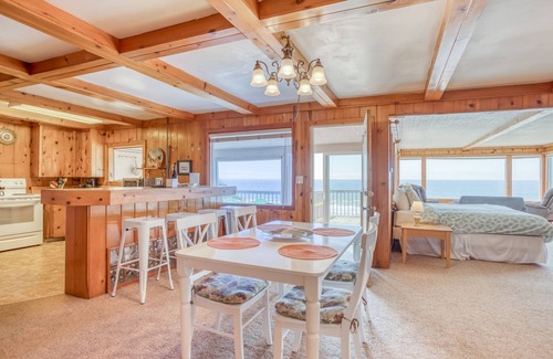 Roads End House | Cozy Oceanfront Cottage w/Stunning View
