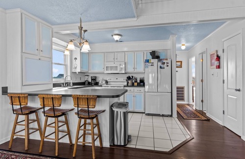 South Nags Head House | Cozy Oceanfront Cottage with Incredible Views in a Fabulous Location