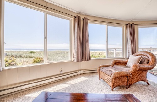 Bayshore House | Cozy Oceanfront Home with Wrap Around Windows! Beach access on the property!