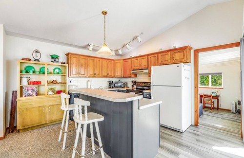 Vashon Island House | Cozy oceanfront home with amazing beach views & alfresco deck
